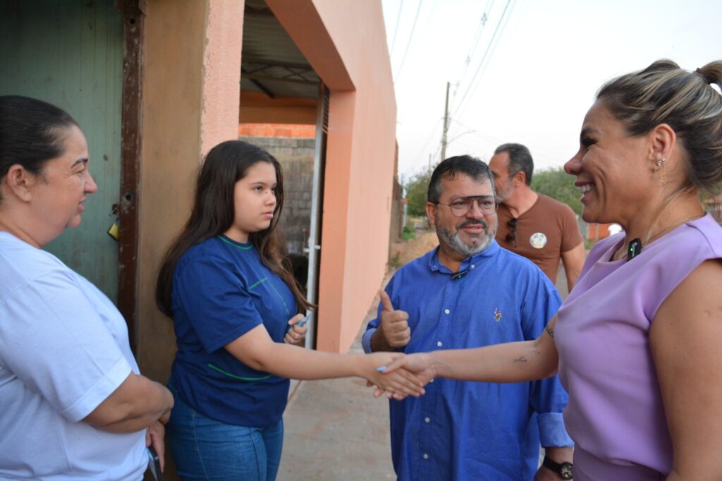 Carlos, de la UCP, sale a caminar por la región norte de Ponta Porã y escucha las demandas de la población