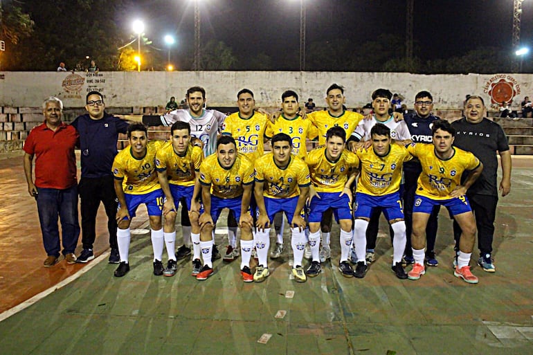 El Campeonato de la Divisional Oro de fútbol de salón entrará en la fase Cuadrangular Semifinal, a partir del martes, cuando se iniciarán los cotejos en dos grupos de cuatro clubes cada uno. La dirigencia del Fomento de Barrio Obrero, San Alfonso y Atlético Tacumbú manifestó su preocupación luego que se estableciera como sede de los partidos el club Sportivo José Meza de Ñemby, teniendo en cuenta los gastos en los cuales incurrirán. – Polideportivo