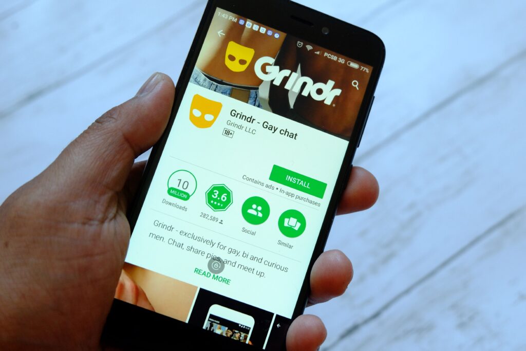 Nueva víctima de asalto a través de Grindr: despojaron de su celular a un brasileño