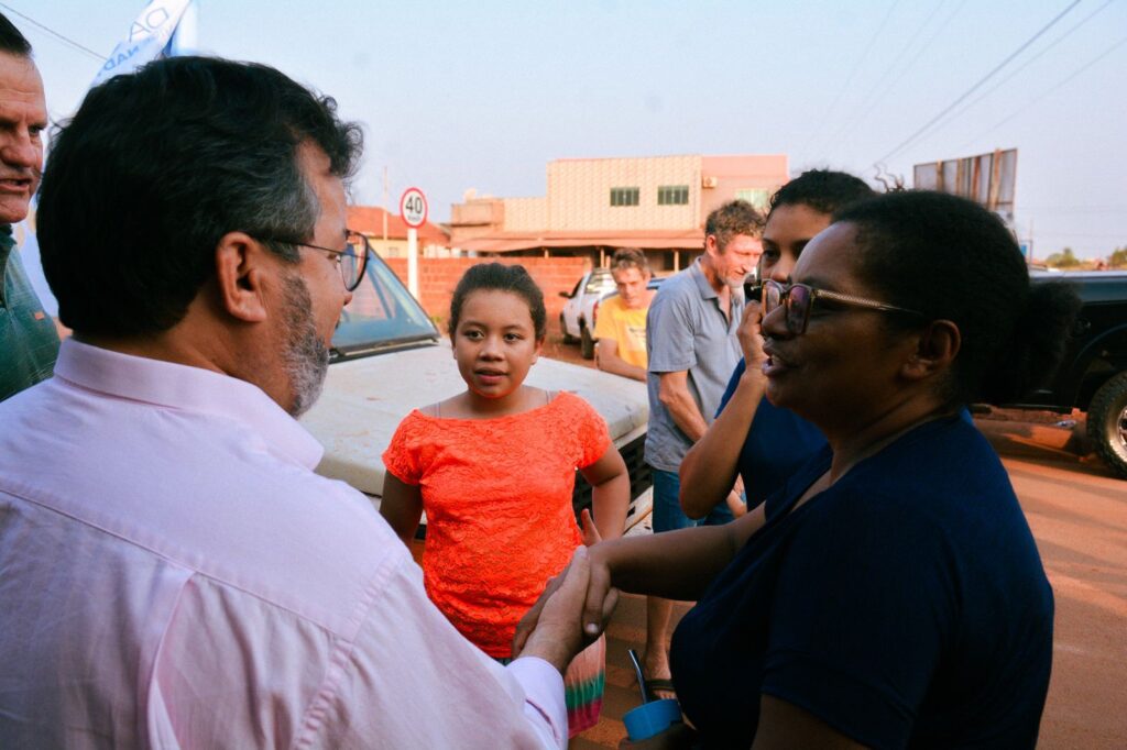 Con un programa de casas populares, Carlos atenderá a 3,8 mil familias y hacer realidad los sueños de quienes viven en viviendas irregulares