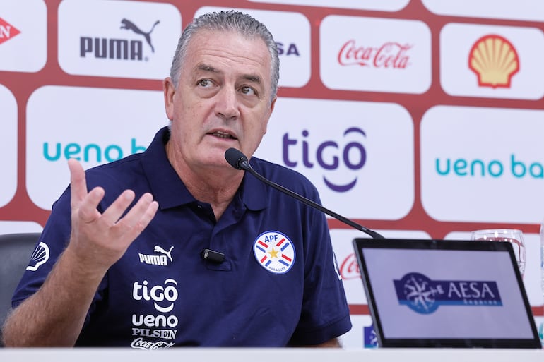 Gustavo Alfaro y el encuentro con los jugadores: “Los veo preocupados” – Selección Paraguaya