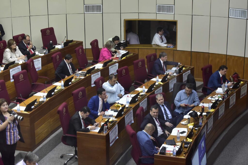 Senado trata auxilio a la Caja Parlamentaria