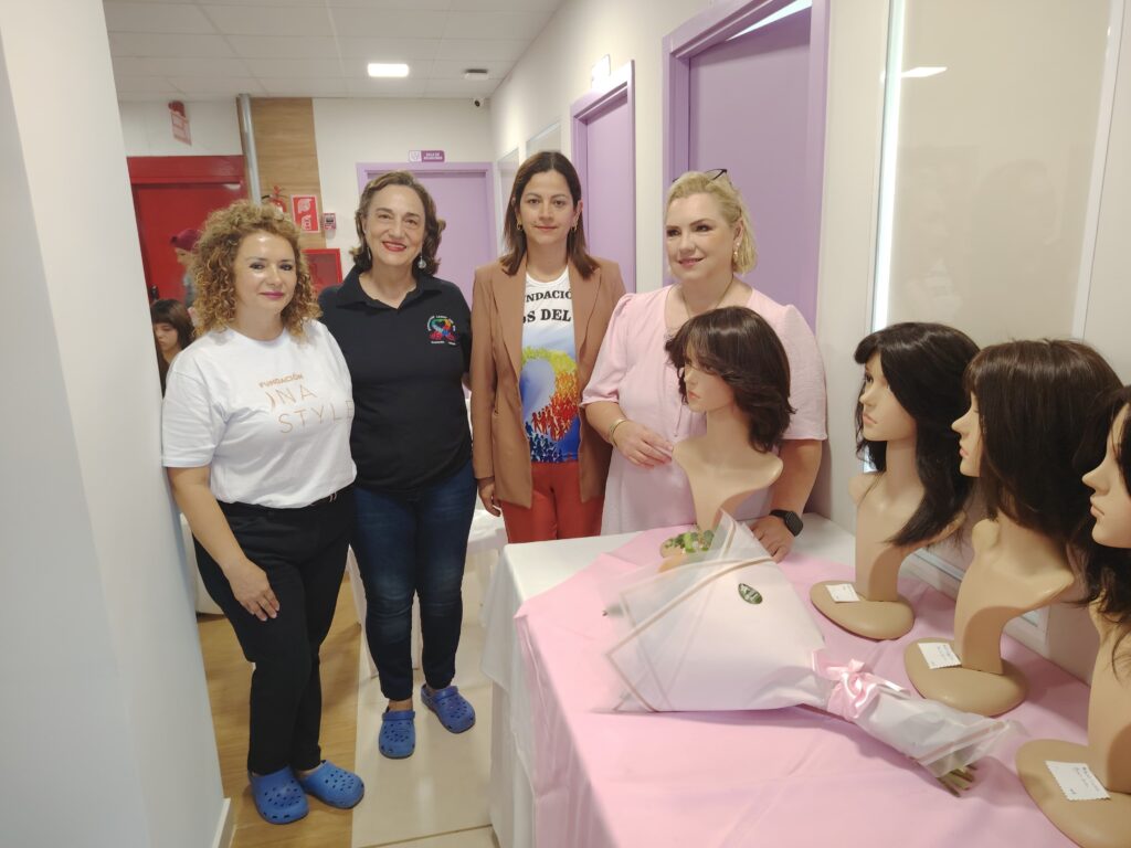 Entregaron pelucas de cabello natural a pacientes oncológicas del Hospital Día de Encarnación