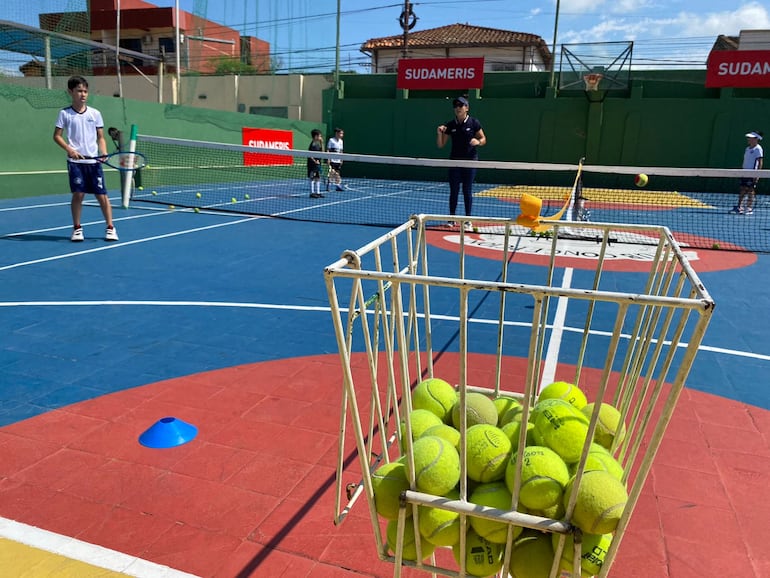 Incentivan la práctica del tenis en Concepción