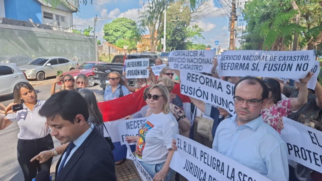 Senado trata cuestionado proyecto de fusión del RUN