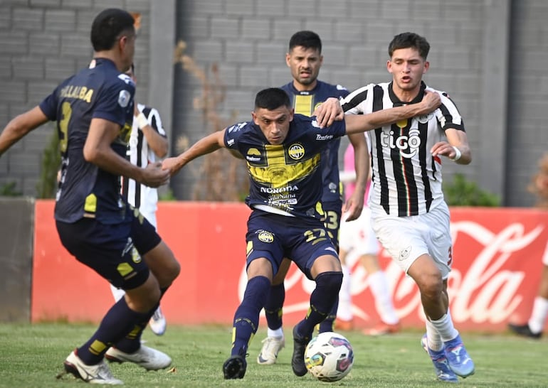 Sportivo Trinidense vs. Libertad: Trinidense golea y propina su tercera derrota consecutiva a Libertad – Fútbol