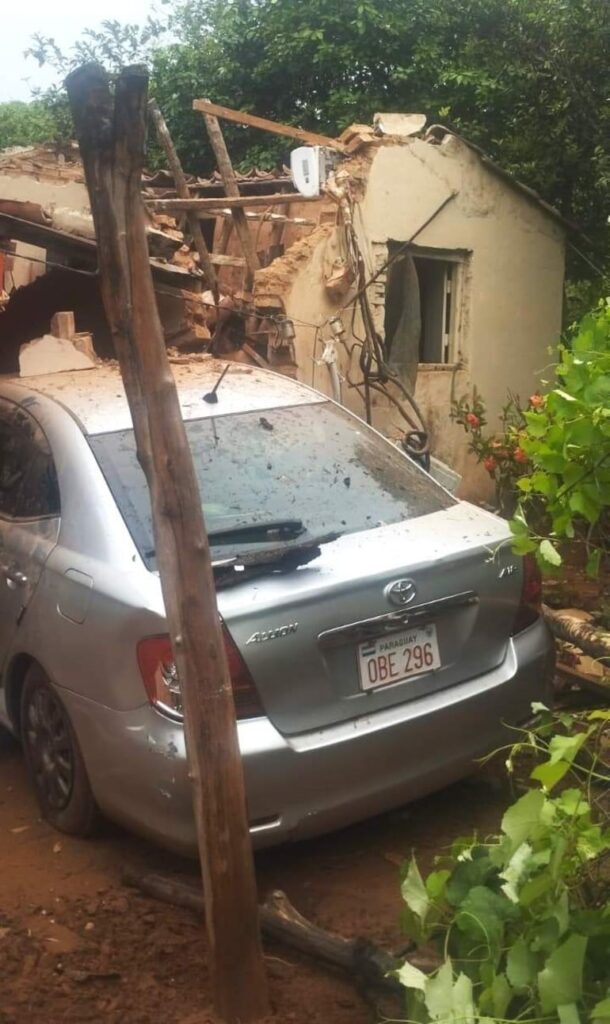 Video: una mujer causa lesiones al chocar contra una vivienda en Paraguarí