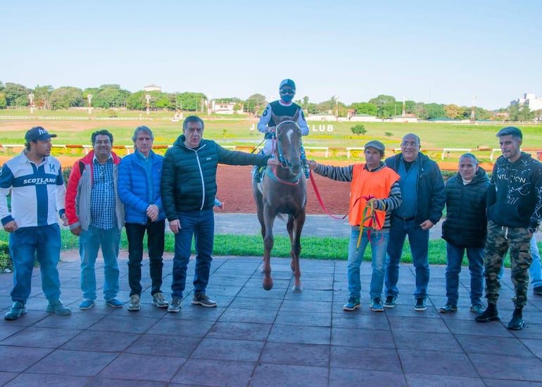 Vuelve la cartelera burrera del Jockey Club del Paraguay con buena propuesta y cuatro premios especiales en el hipódromo de Asunción. Además se programaron otras dos carreras locales y las dos simulcasting estadounidenses. – Polideportivo