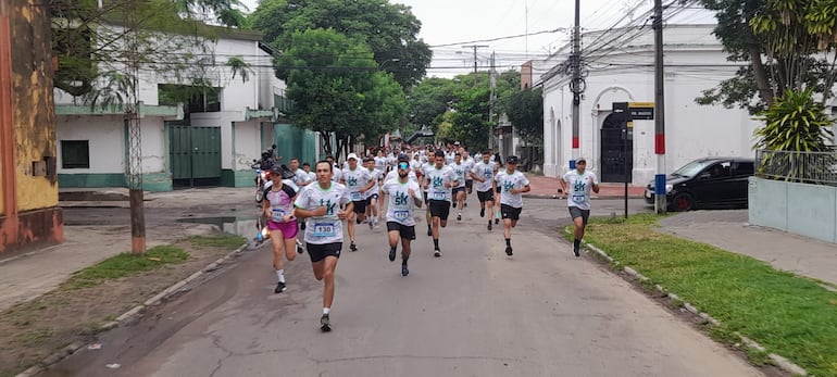 Atletas llenaron las calles en nueva edición de Pilar Corre 5K – Polideportivo