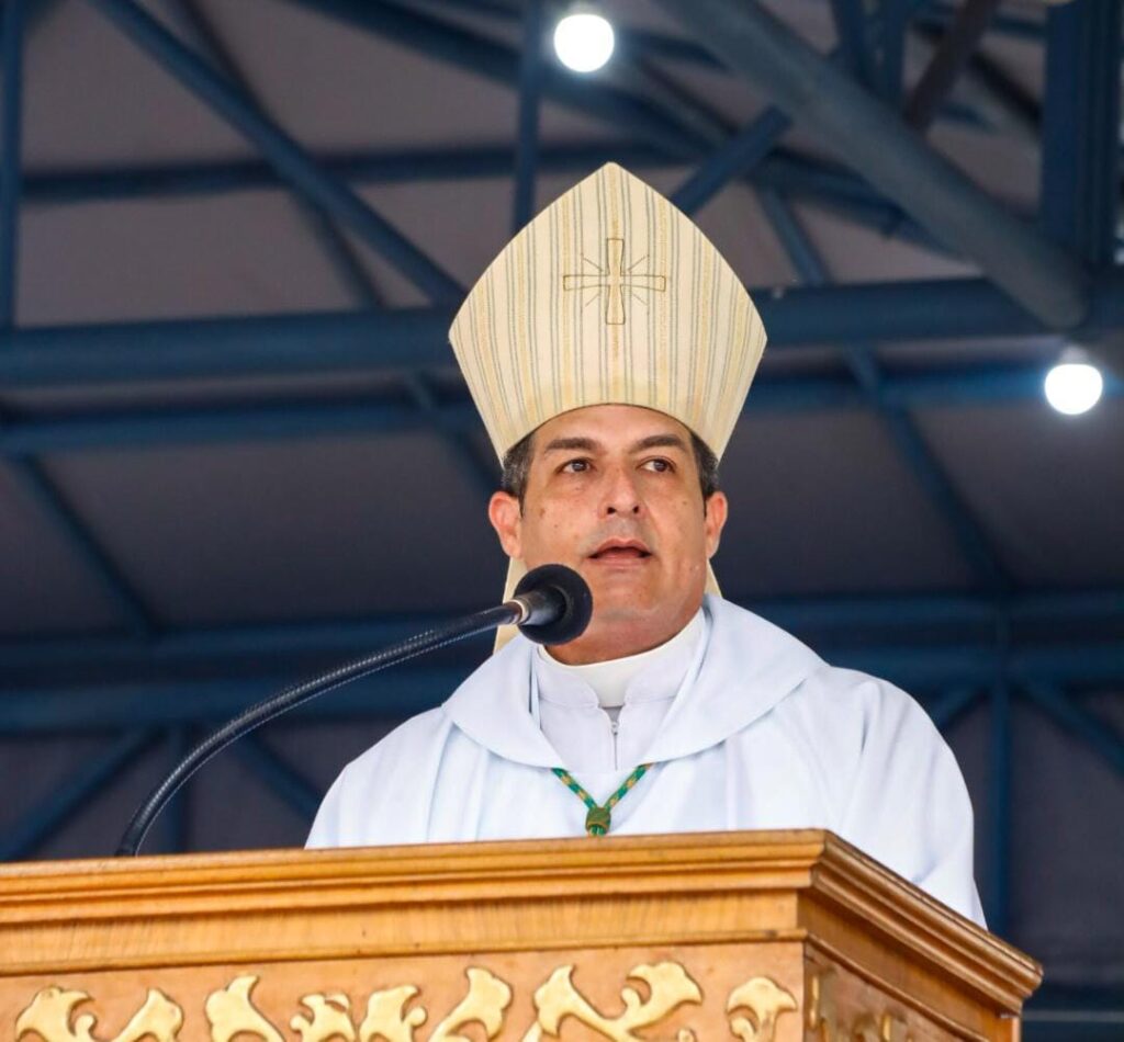 Caacupé: obispo cuestiona “principesca vida de políticos” mientras el pueblo sobrevive con polladas