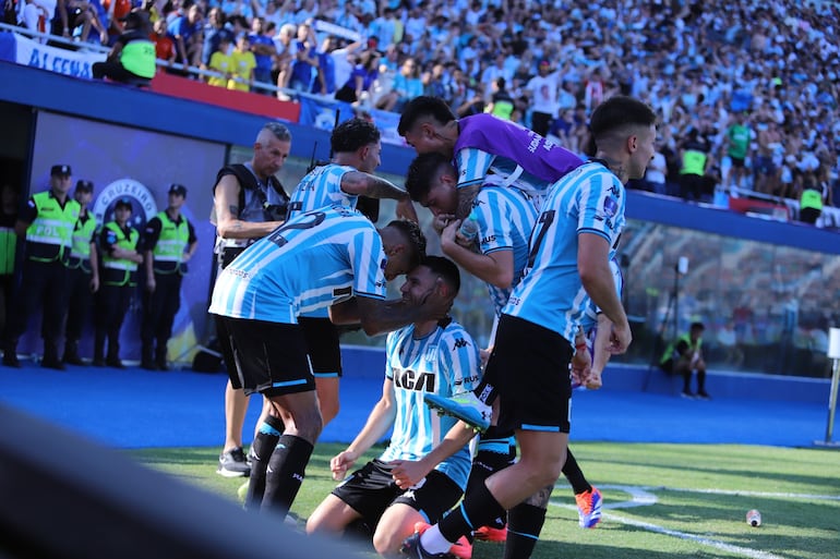 Racing Club vs. Cruzeiro: Racing Club, de Gustavo Costas, Campeón de la Sudamericana – Fútbol