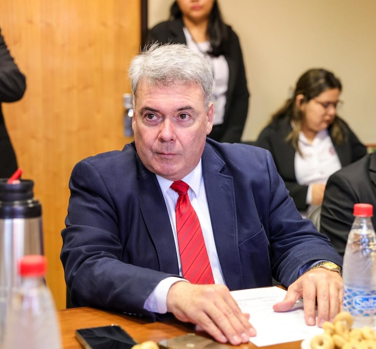 Víctimas de la Dictadura denuncian a “Ofensor del Pueblo” ante el Congreso