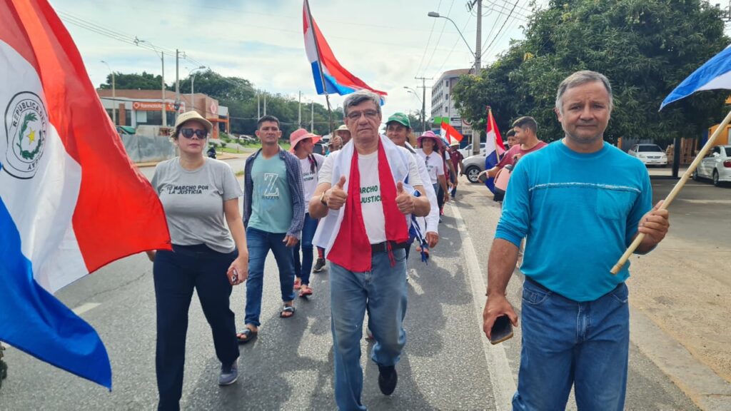 Video: Bajo lluvia marchan por “la justicia contra todas las injusticias”