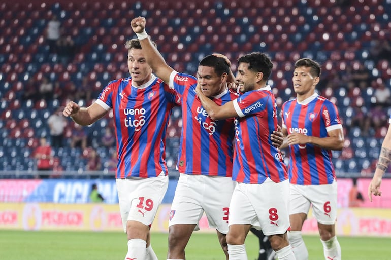 Diego Léon: Manchester United negocia con Cerro Porteño por el lateral de 17 años – Cerro Porteño