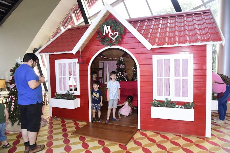 El espíritu navideño ya se hace sentir en Barrio Mariscal
