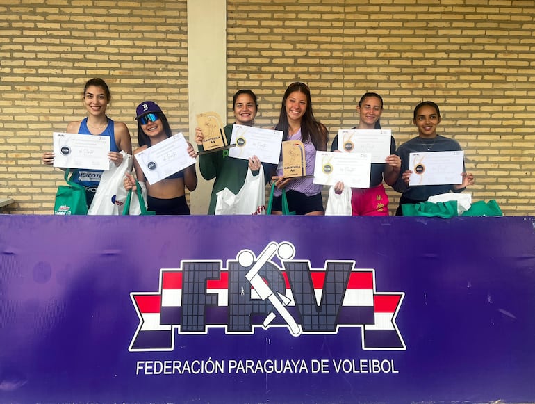 El fin de semana se desarrolló la última etapa del Circuito Nacional A2 de Vóleibol Playa 2024, que contó con mas de 150 cotejos en los cuatro días del evento que se disputaron en la Secretaría Nacional de Deportes (SND). – Polideportivo