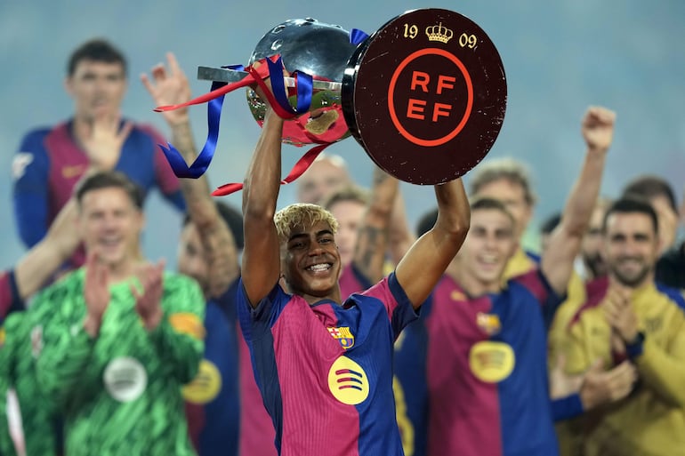 Lamine Yamal Sella su Futuro con el Barcelona hasta 2031  Español