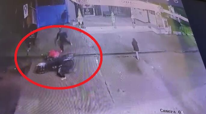 Video: en violento asalto, despojan de su motocicleta a un joven en Ñemby