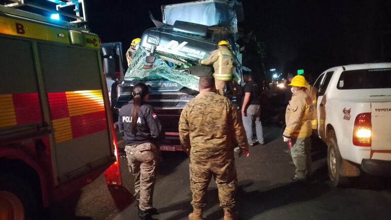 Choque de camiones deja dos fallecidos en San Pedro