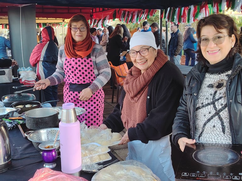 Comidas típicas de la fiesta de San Juan Ára para combatir el frío en Encarnación