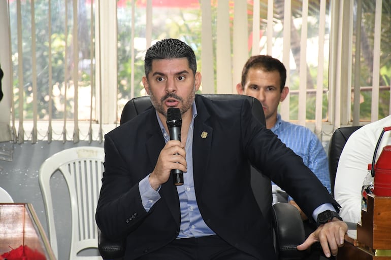 Crisis financiera: funcionarios denuncian que Nenecho no pagó salarios de mayo aún