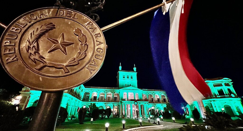 El Palacio de Gobierno se ilumina de verde por el día contra el abuso sexual infantil