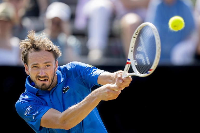 Medvedev irrumpe en Halle con un triunfo