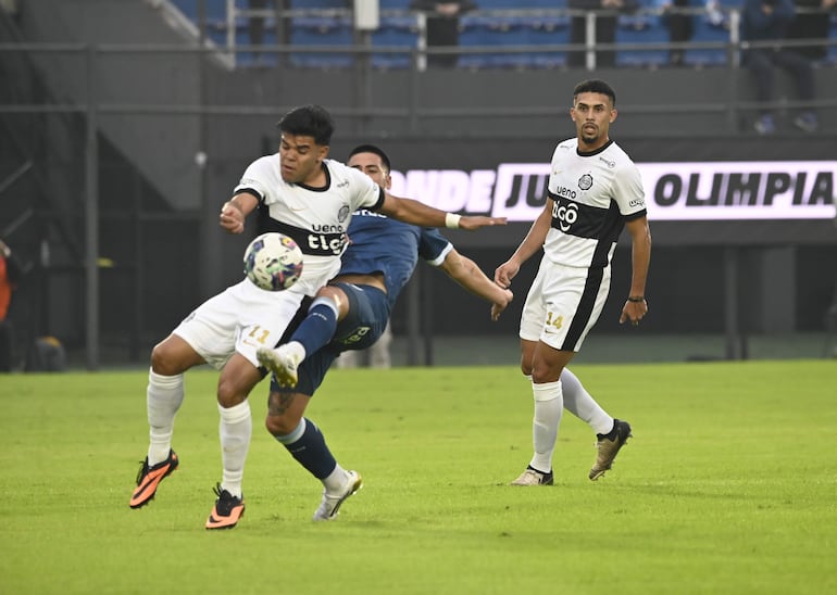 Olimpia 1-Racing 4: El Expreso, fuera de carril