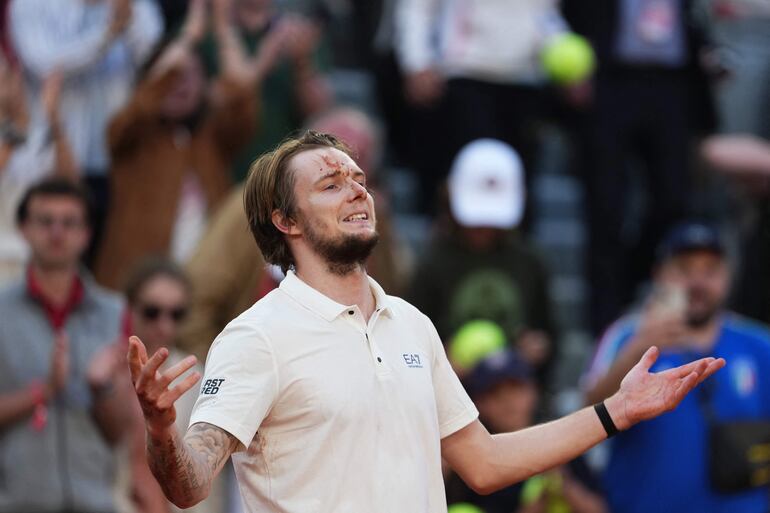 Roland Garros: Bublik, el hombre que no ama la tierra, acaba con la promesa británica Draper