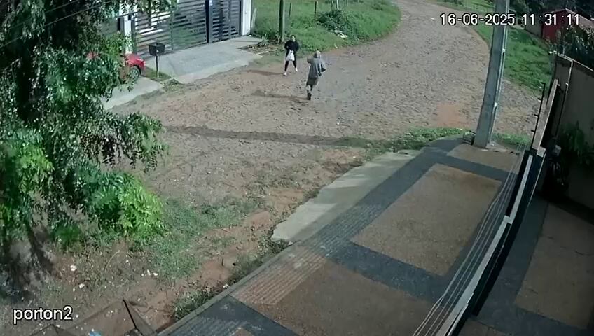 Vídeo: así le robaron su bolsa de supermercado a una mujer en Villa Elisa