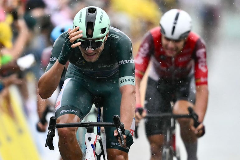 Ciclismo: Jonathan Milan se acerca al verde en París tras un esprint descafeinado