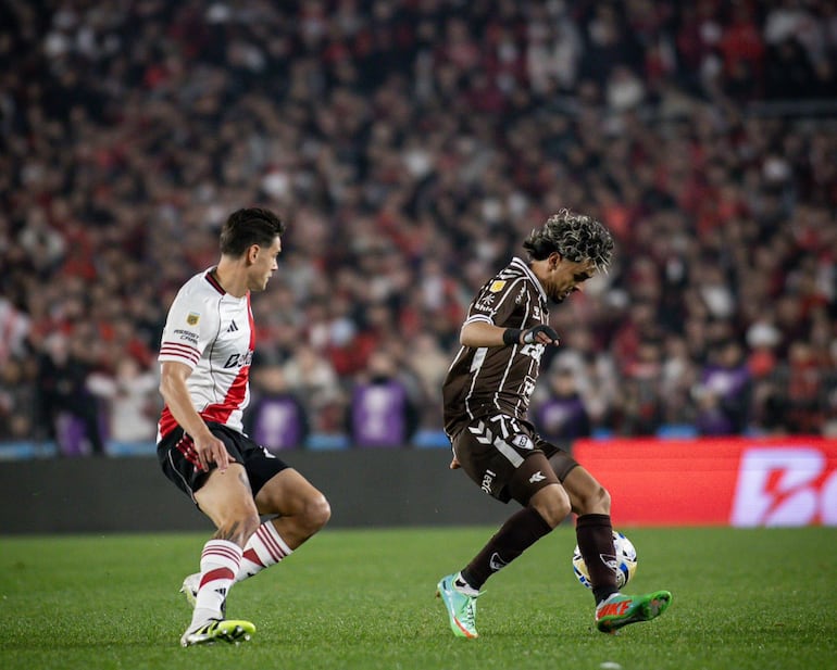 Clausura argentino: Gol de Martínez para Platense no alcanzó  Internacional