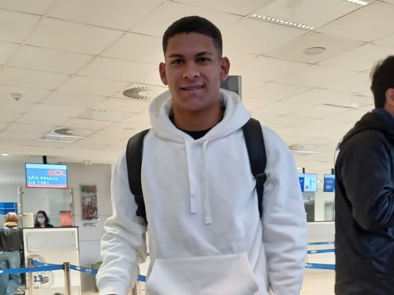 Diego León, rumbo a Inglaterra para jugar en el Manchester United