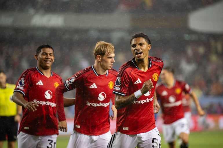 Diego León suma minutos en la goleada del Manchester United  Internacional