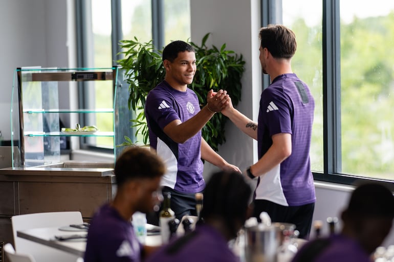 Diego León y el primer día de entrenamiento en Manchester  Internacional