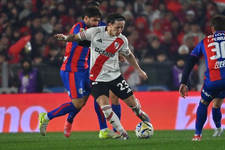 Duelo paraguayo en el Monumental: Galarza debuta en River y Gill es héroe en San Lorenzo  Internacional
