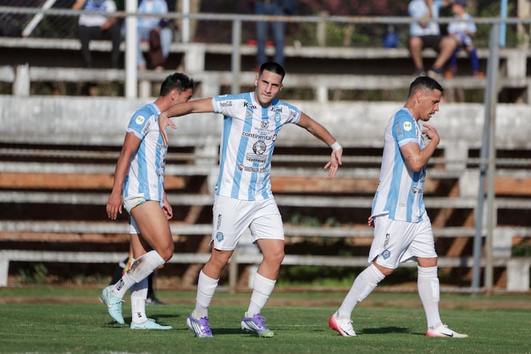 Guaireña FC golea a Fernando de la Mora en el debut de Rolando Chilavert  de Intermedia