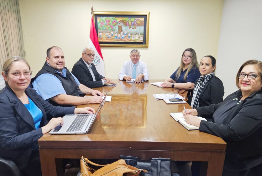 MEC minimiza sobrecarga laboral de docentes, denuncian