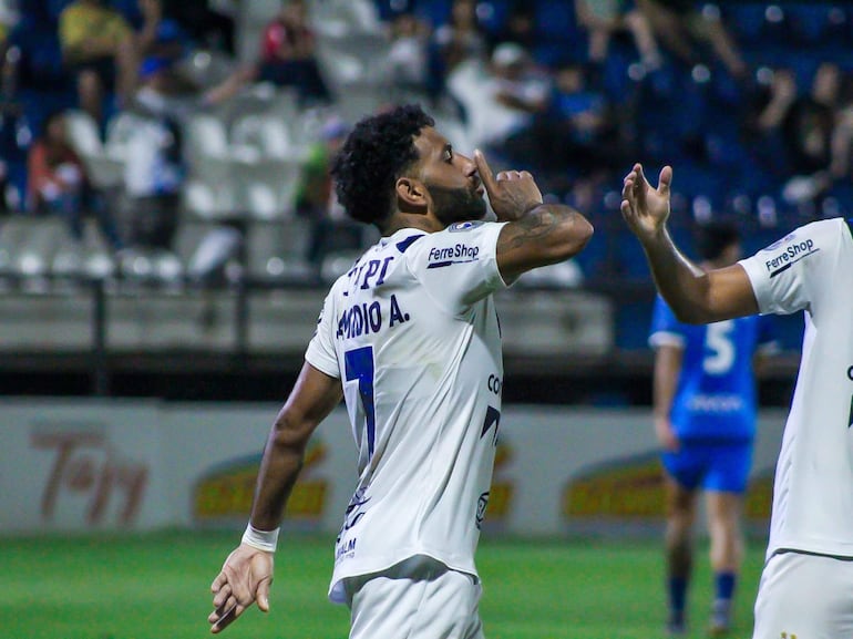 Ameliano vuelve al triunfo luego de ocho fechas