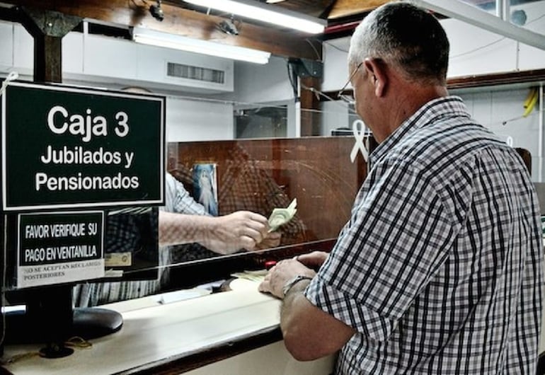 Caja Fiscal: variados beneficios se pagan con una misma tasa de aporte, señala el MEF como causa del elevado déficit