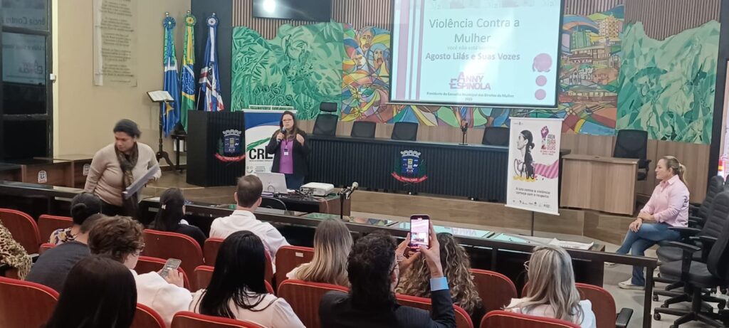 Câmara Municipal de Ponta Porã sedia palestra sobre “Agosto Lilás e Suas Vozes”