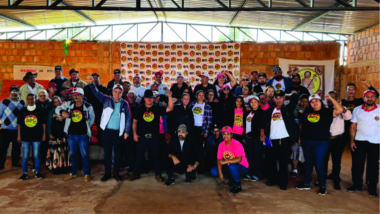 Carlos Bernardo prestigia reunião no Acampamento Zumbi dos Palmares, em Campo Grande