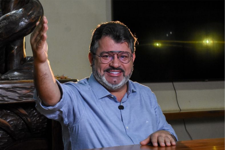 El empresario binacional que transformó la enseñanza de Medicina en la frontera Paraguay-Brasil