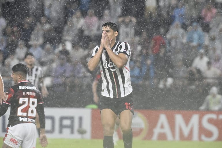 Libertad: ausencia, dudas y variantes para medir a River – Libertad