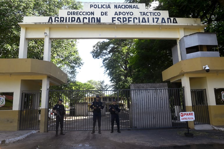 Ordenan prisión preventiva para agente de Interpol investigado por abusar de sus hijas