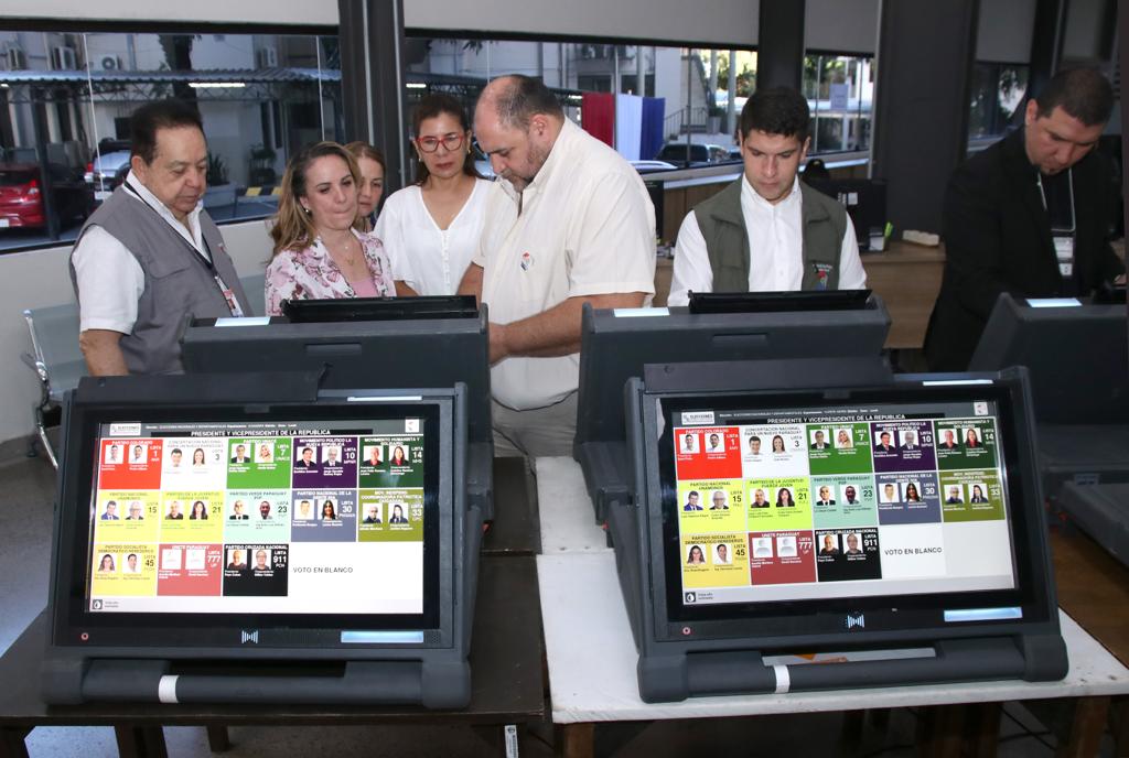 Samaniego afirma que el alquiler de máquinas de votación es mejor