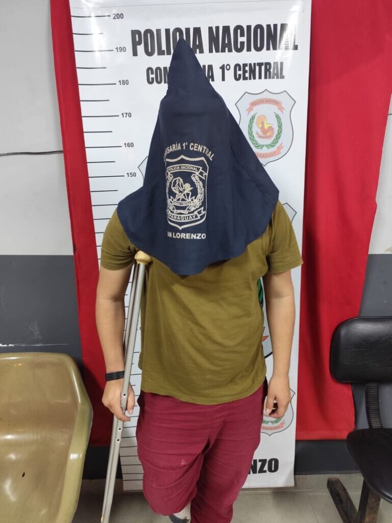 San Lorenzo: hombre en muletas habría amenazado con arma oxidada a agente de tránsito