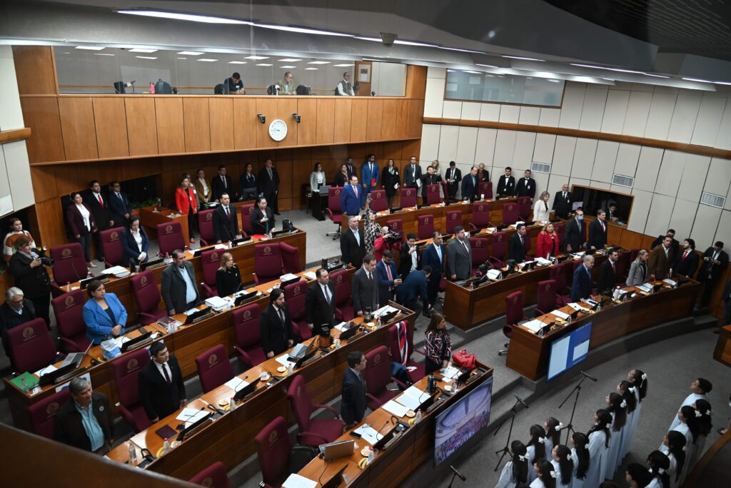 Senado rechaza usar Hambre Cero para transporte escolar