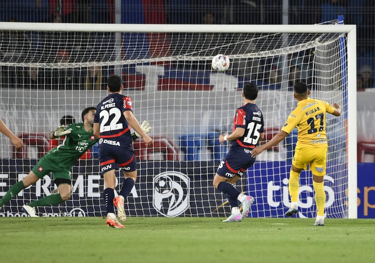 Trinidense pone la “Cruz” al invicto de Cerro Porteño