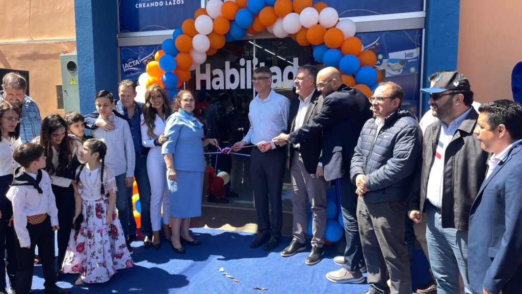 PJC: Inauguración del Supermercado Extra Mayorista con la presencia de autoridades locales
